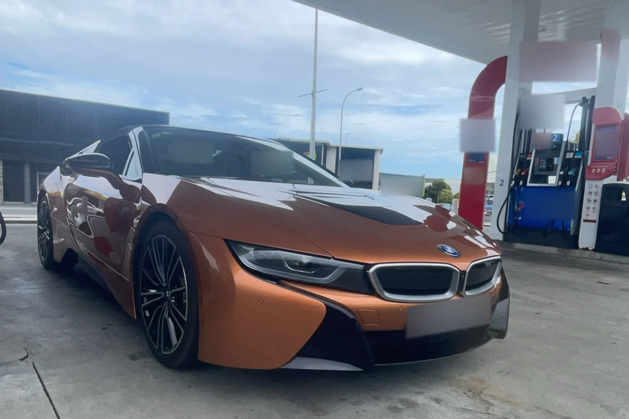 Bronze BMW i8 photographed from the front